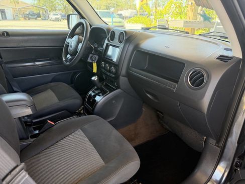 Used 2015 Jeep Patriot Sport w/ Power Value Group FWD image 18