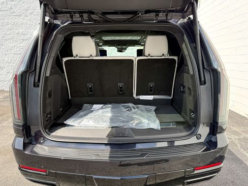 New 2026 Cadillac Escalade Platinum Sport w/ LPO, ONYX Package AWD/4WD image 38