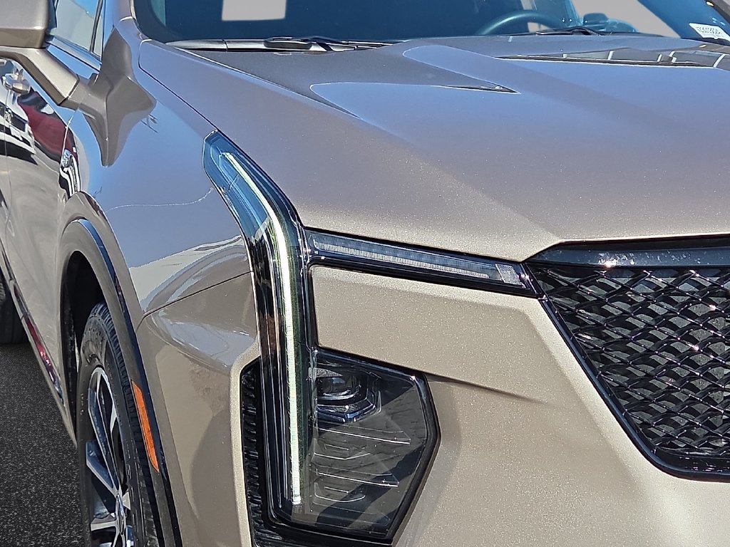 Used 2025 Cadillac XT4 Sport w/ LPO, Floor Liner Package FWD image 7