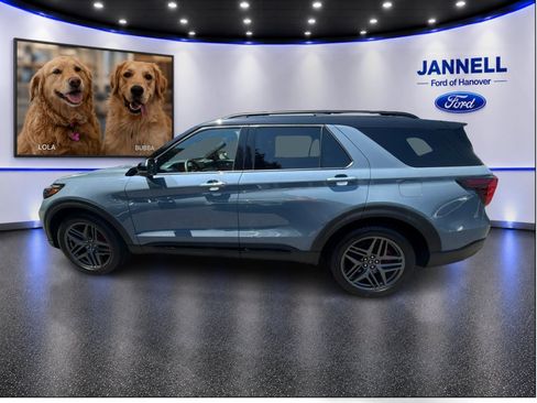 Used 2025 Ford Explorer ST w/ Sun And Sound Package AWD/4WD image 9