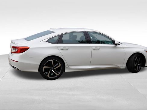 Used 2018 Honda Accord Sport image 4