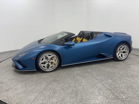 Used 2020 Lamborghini Huracan EVO RWD image 4