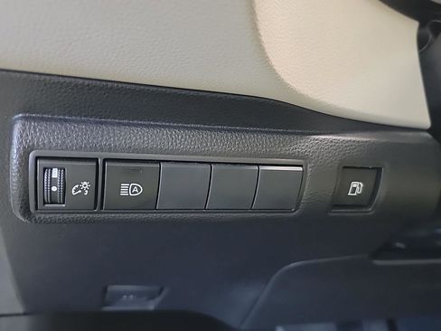 Used 2020 Toyota Corolla LE FWD image 32