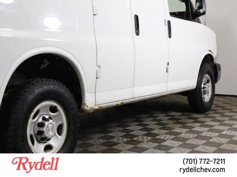 Used 2010 Chevrolet Express 3500 image 4