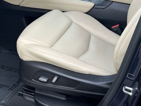 Used 2018 Cadillac XT5 FWD image 14