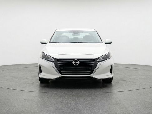 Used 2025 Nissan Altima 2.5 SV image 2