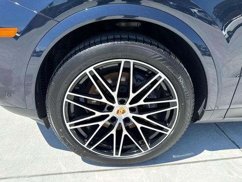 Certified 2024 Porsche Cayenne Coupe AWD/4WD image 8