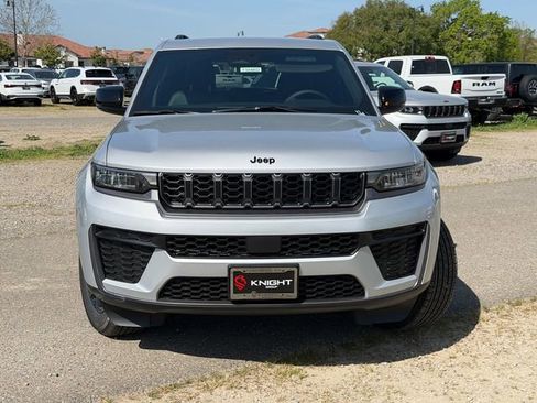 New 2026 Jeep Grand Cherokee 4WD image 3