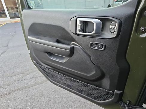 Certified 2022 Jeep Gladiator Sport AWD/4WD image 26