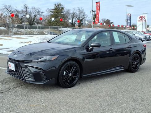 Certified 2025 Toyota Camry SE image 8