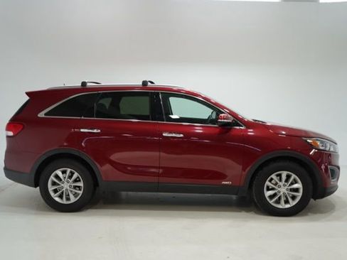 Used 2016 Kia Sorento LX image 9