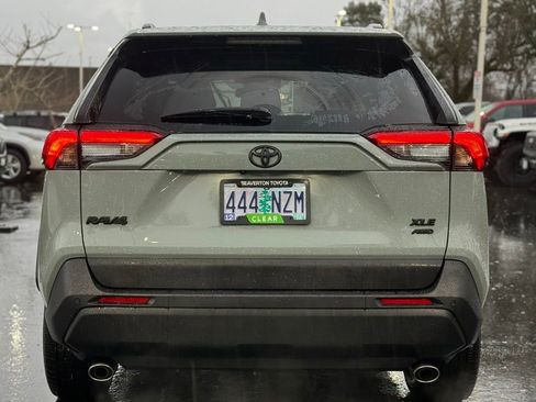 Used 2023 Toyota RAV4 XLE Premium image 4