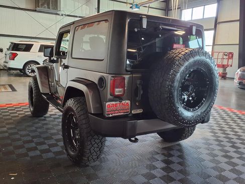 Used 2017 Jeep Wrangler Sahara w/ Connectivity Group AWD/4WD image 5