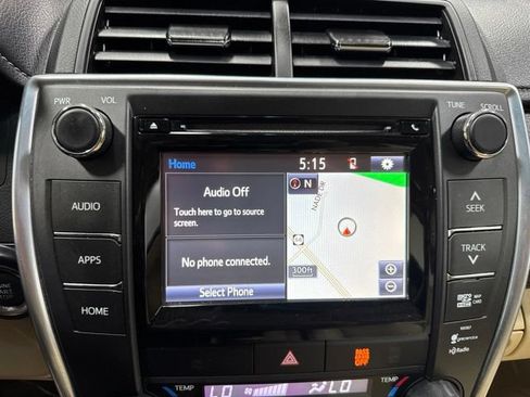 Used 2015 Toyota Camry XLE w/ Moonroof Package FWD image 4