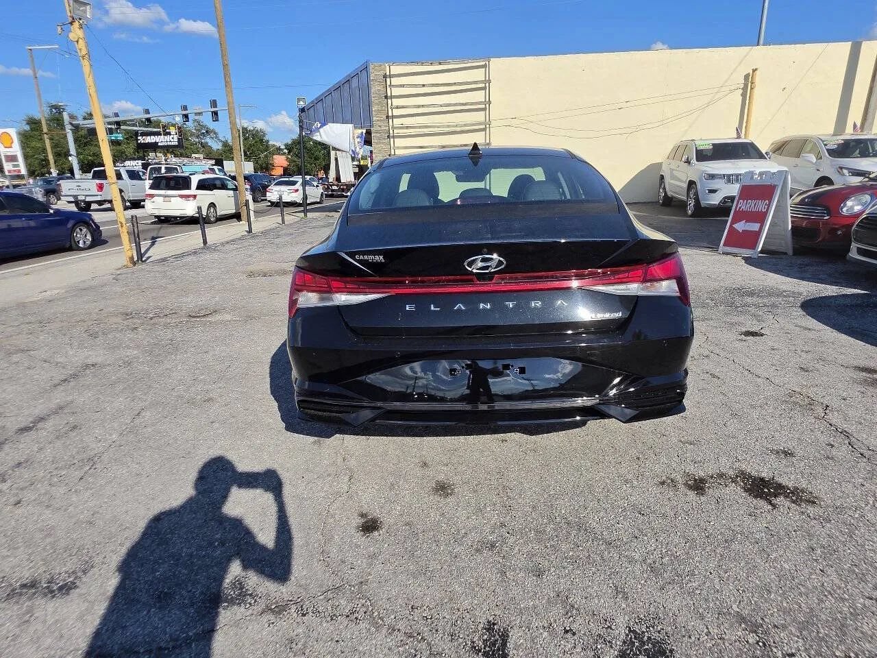 Used 2023 Hyundai Elantra Limited FWD image 2