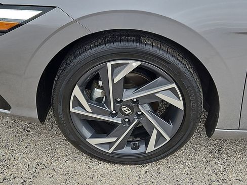 Used 2025 Hyundai Elantra SEL FWD image 13