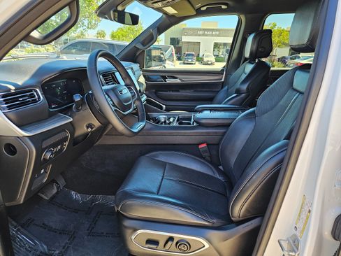 Used 2024 Jeep Wagoneer Series II w/ Flexible Seating Group image 17