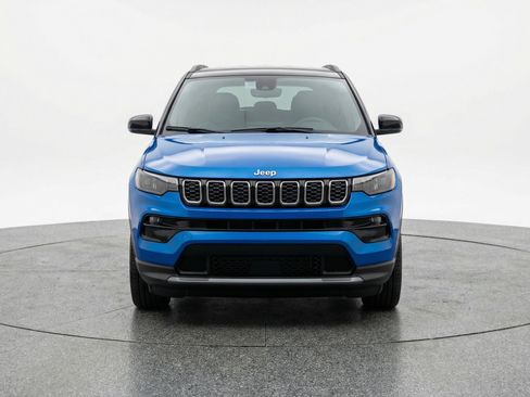 Used 2025 Jeep Compass Limited AWD/4WD image 2