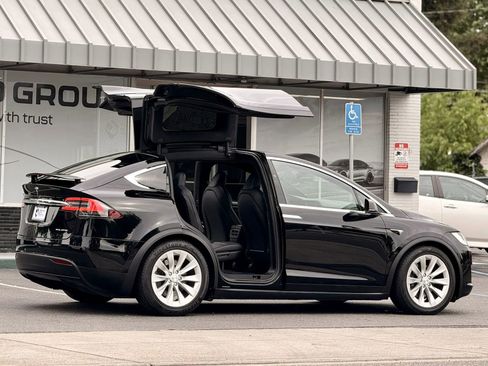 Used 2020 Tesla Model X Long Range image 8