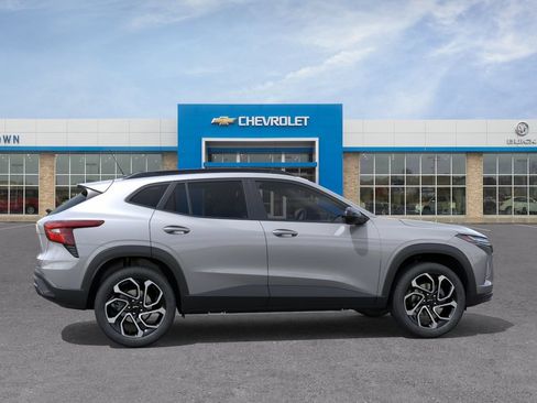 New 2026 Chevrolet Trax RS w/ Sunroof Package FWD image 5