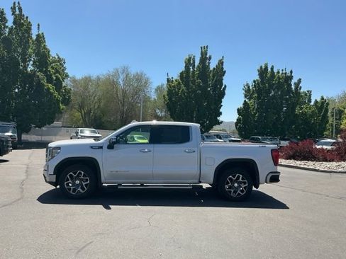 Used 2023 GMC Sierra 1500 SLT w/ SLT Convenience Package AWD/4WD image 9