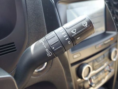 Used 2017 Ford Explorer XLT w/ Equipment Group 202A FWD image 30