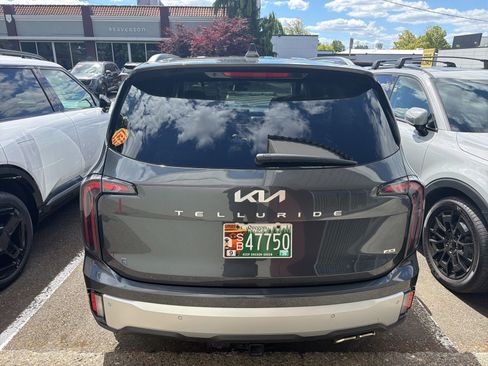 Used 2024 Kia Telluride SX Prestige w/ Towing Package AWD/4WD image 5