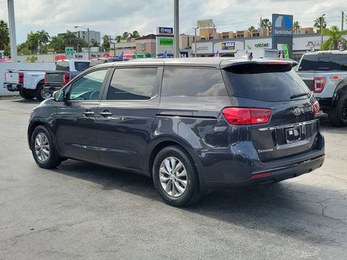 Used 2020 Kia Sedona LX FWD image 3