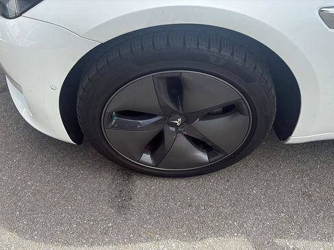 Used 2020 Tesla Model 3 Standard Range RWD image 9