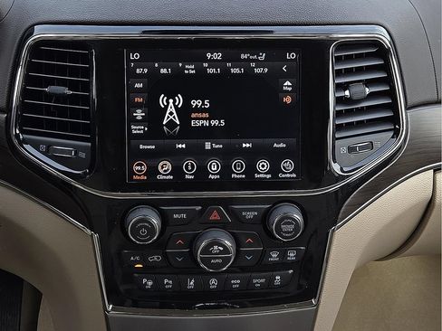 Used 2019 Jeep Grand Cherokee Overland AWD/4WD image 12