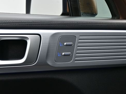 Used 2025 Hyundai Santa Fe Limited image 12