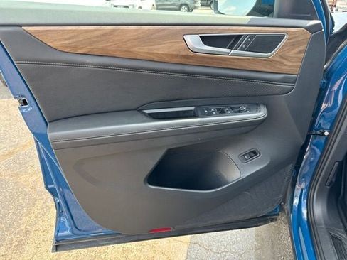 Used 2025 Volkswagen Atlas SE AWD/4WD image 8