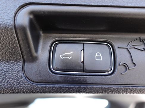 Used 2020 Ford Explorer Limited image 32