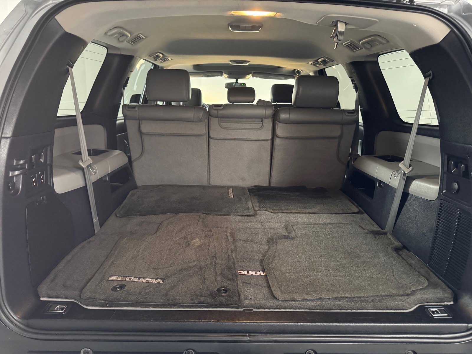 Used 2014 Toyota Sequoia SR5 w/ Premium Package AWD/4WD image 20