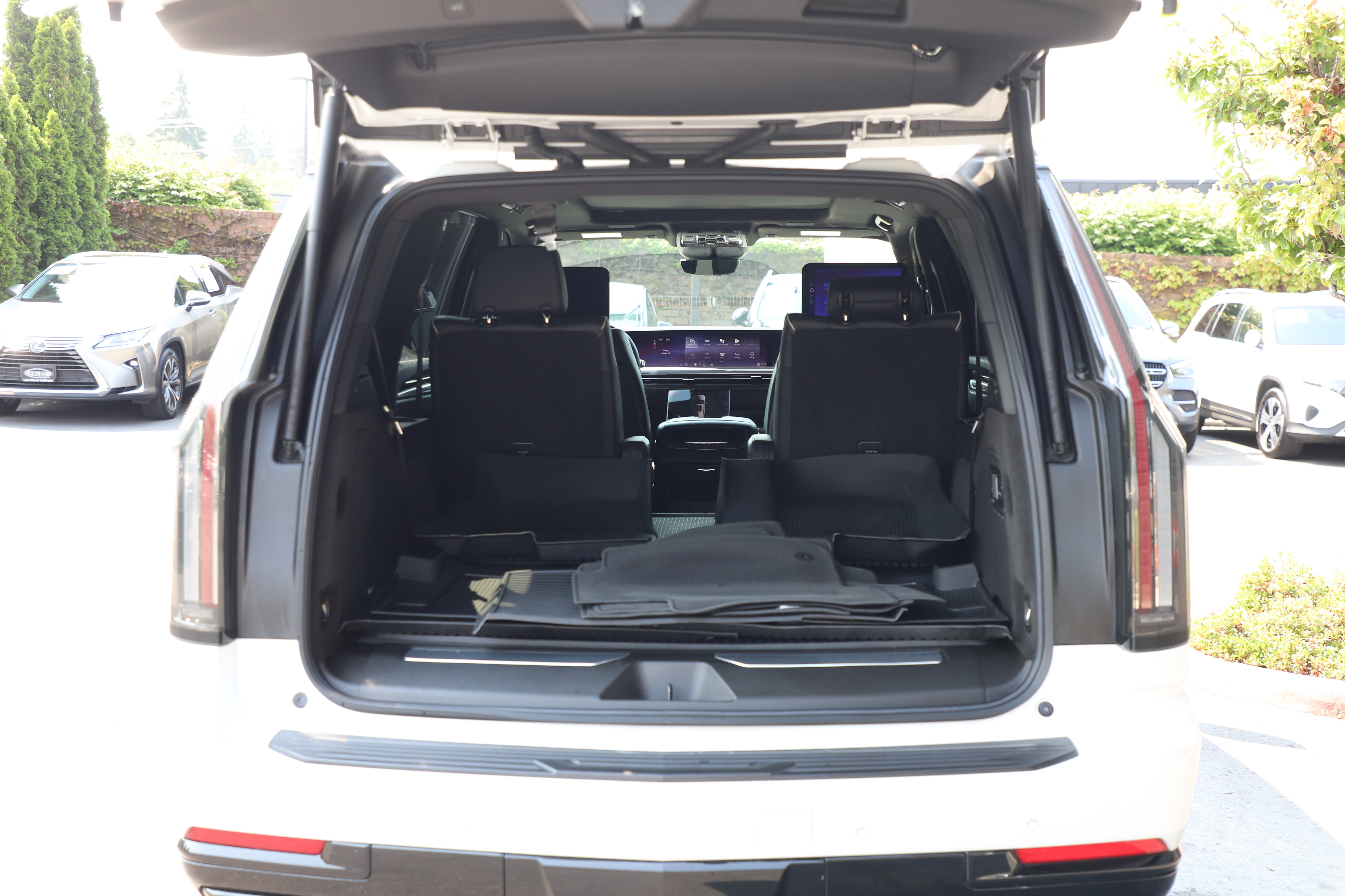 Used 2025 Cadillac Escalade Sport w/ Touring Package AWD/4WD image 15