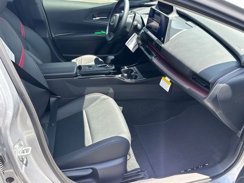 New 2025 Toyota Prius Plug-In Hybrid image 13