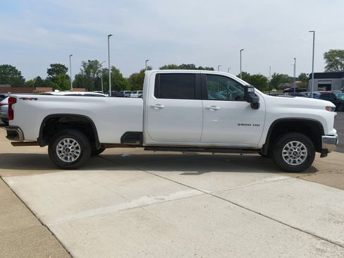 Used 2024 Chevrolet Silverado 2500 LT AWD/4WD image 14