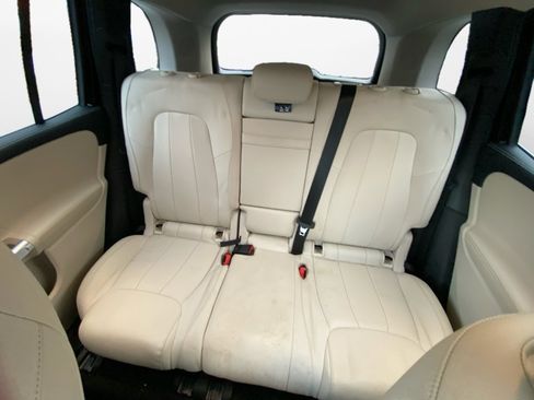 Used 2023 Mercedes-Benz GLB 250 4MATIC image 12