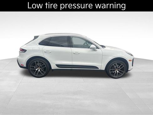 Used 2023 Porsche Macan image 9
