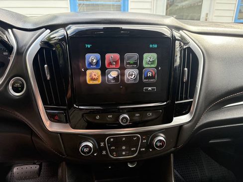 Used 2019 Chevrolet Traverse LT FWD image 17