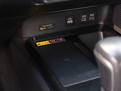 Used 2025 Toyota Camry SE FWD image 20