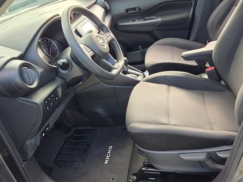 Used 2023 Nissan Kicks S FWD image 5