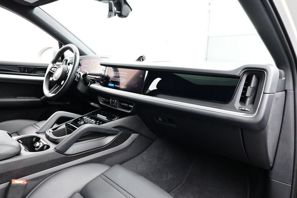 Certified 2024 Porsche Cayenne Coupe AWD/4WD image 19