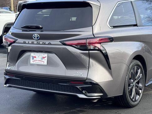 Used 2022 Toyota Sienna XSE image 44