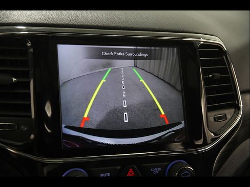 Used 2020 Jeep Grand Cherokee Altitude AWD/4WD image 13