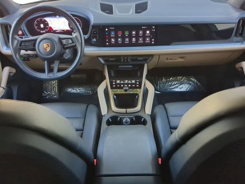 Used 2024 Porsche Cayenne image 16