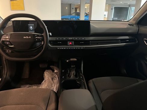 Used 2025 Kia K4 LXS image 34