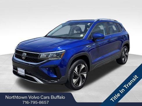 Used 2024 Volkswagen Taos SE AWD/4WD image 1