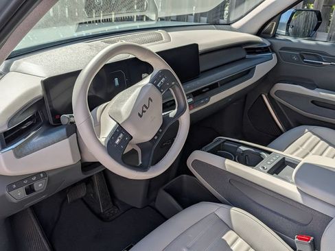 Used 2024 Kia EV9 Land AWD/4WD image 2