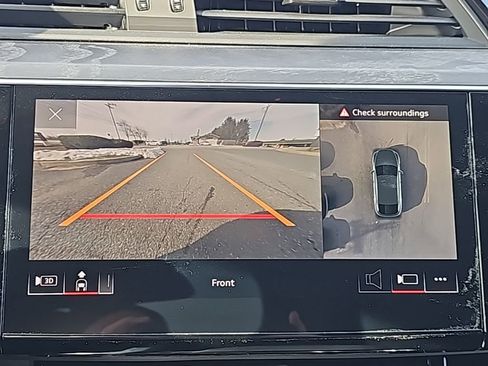 Used 2022 Audi e-tron Prestige w/ Prestige Package image 9